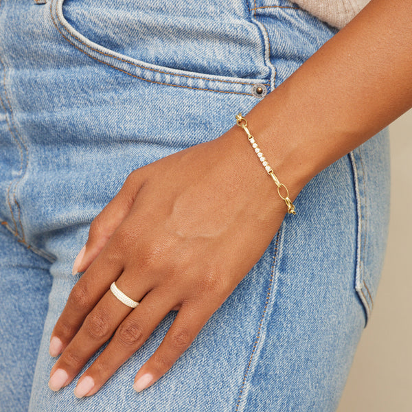 Medium Edith Link Bracelet with Large 4-Prong Diamond Accent for