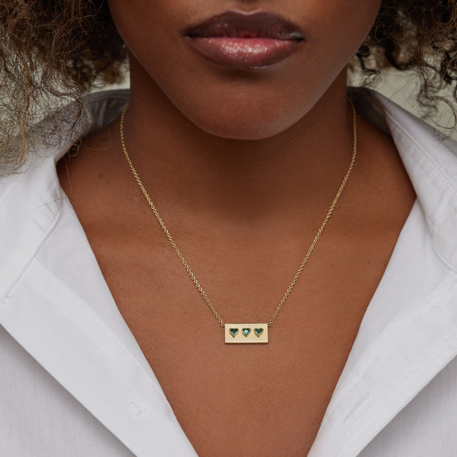 Ellen Plate with 3 Heart-Cut Emerald Detail Necklace