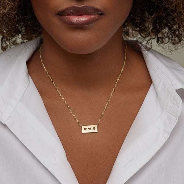 Ellen Plate with 3 Cut-Out Heart Detail Necklace